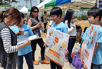 지도밖행군단 10기가 홍대걷고싶은거리에서 캠페인 진행